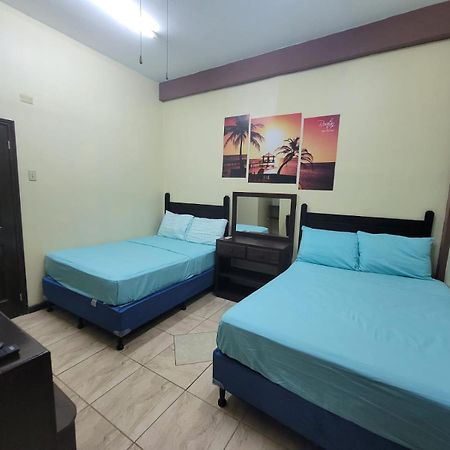 B Aparts Hotel Coxen Hole Kültér fotó