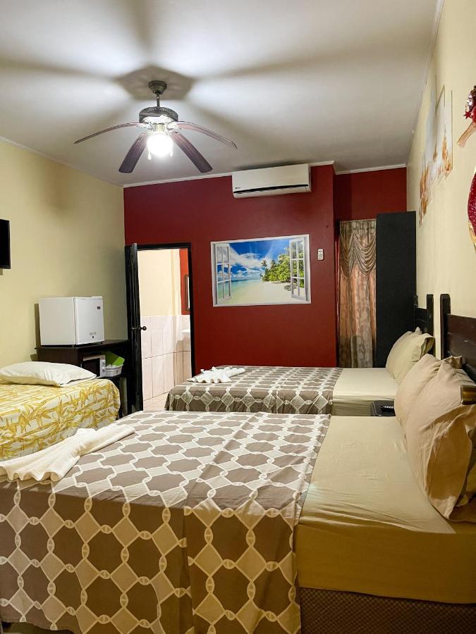 B Aparts Hotel Coxen Hole Kültér fotó