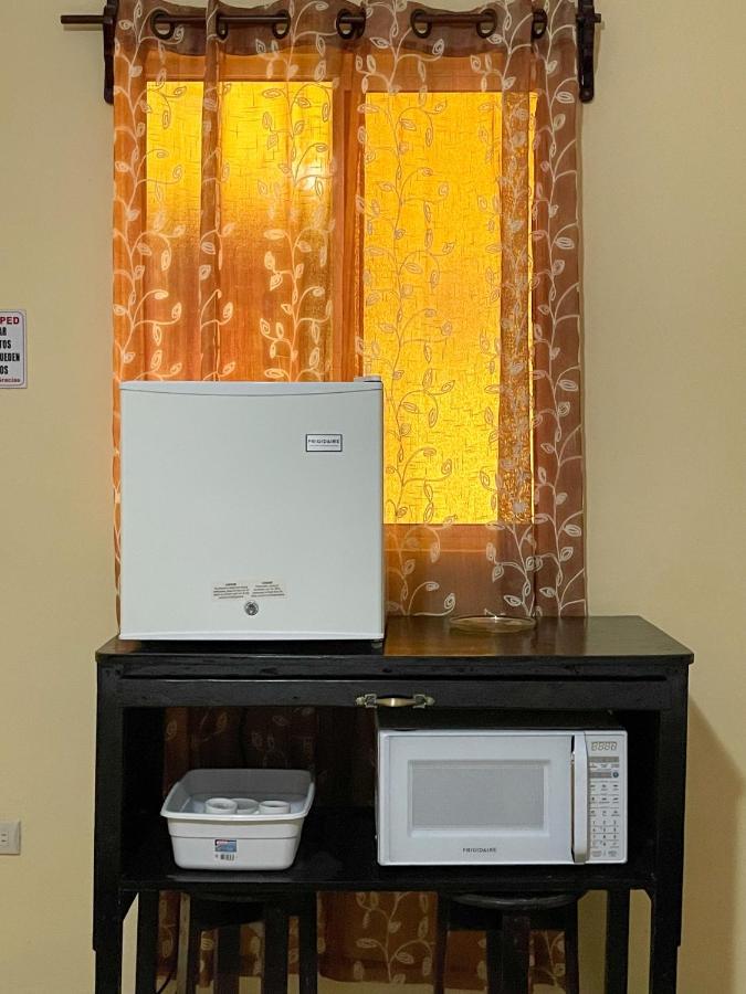 B Aparts Hotel Coxen Hole Kültér fotó