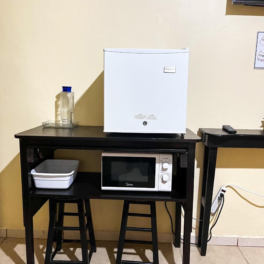 B Aparts Hotel Coxen Hole Kültér fotó