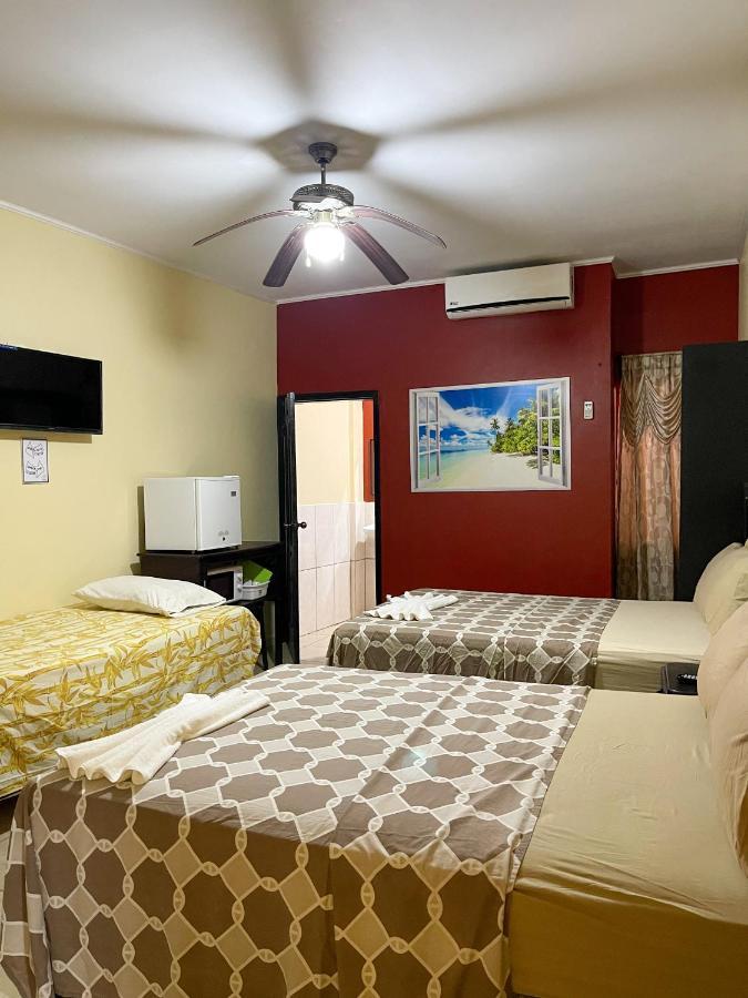 B Aparts Hotel Coxen Hole Kültér fotó