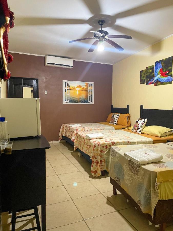 B Aparts Hotel Coxen Hole Kültér fotó