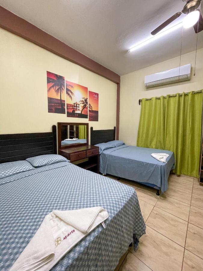 B Aparts Hotel Coxen Hole Kültér fotó