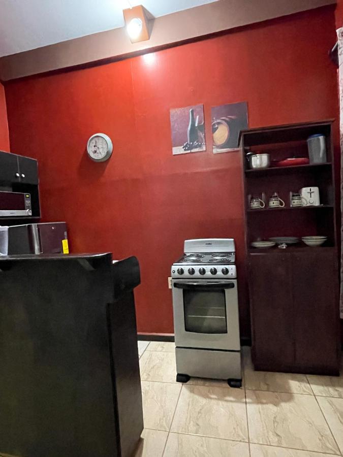 B Aparts Hotel Coxen Hole Kültér fotó