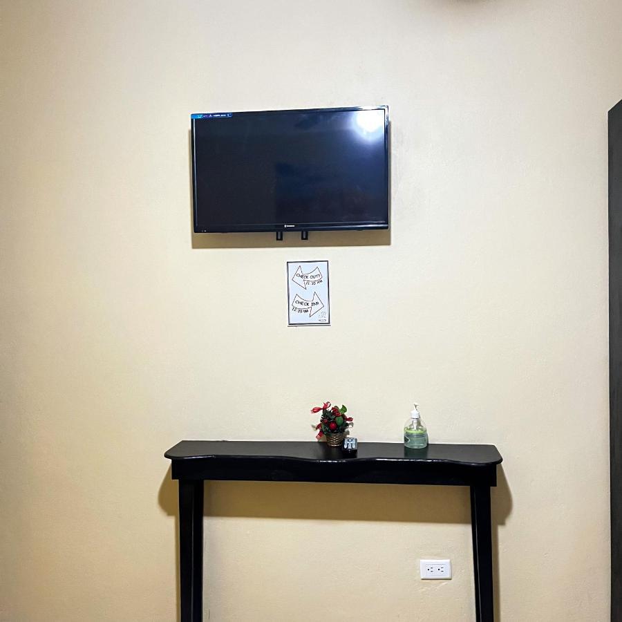 B Aparts Hotel Coxen Hole Kültér fotó