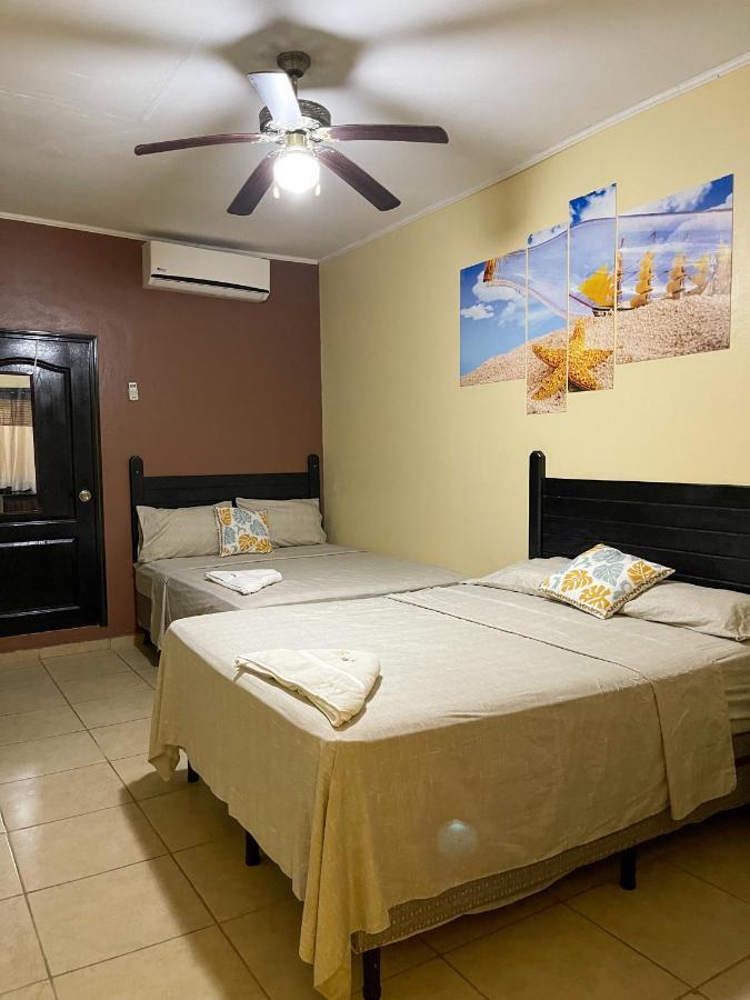 B Aparts Hotel Coxen Hole Kültér fotó