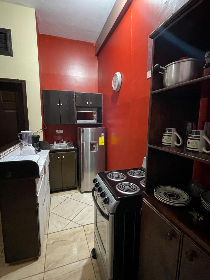 B Aparts Hotel Coxen Hole Kültér fotó