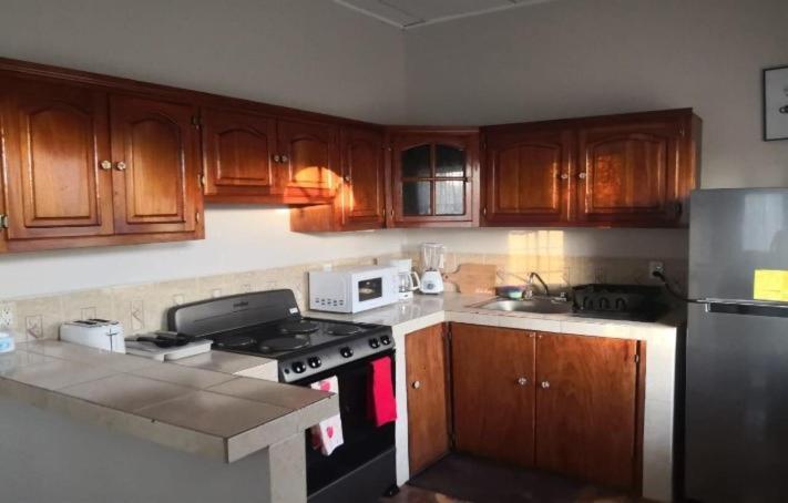 B Aparts Hotel Coxen Hole Kültér fotó