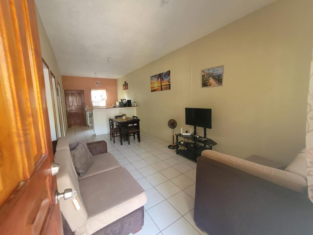 B Aparts Hotel Coxen Hole Kültér fotó