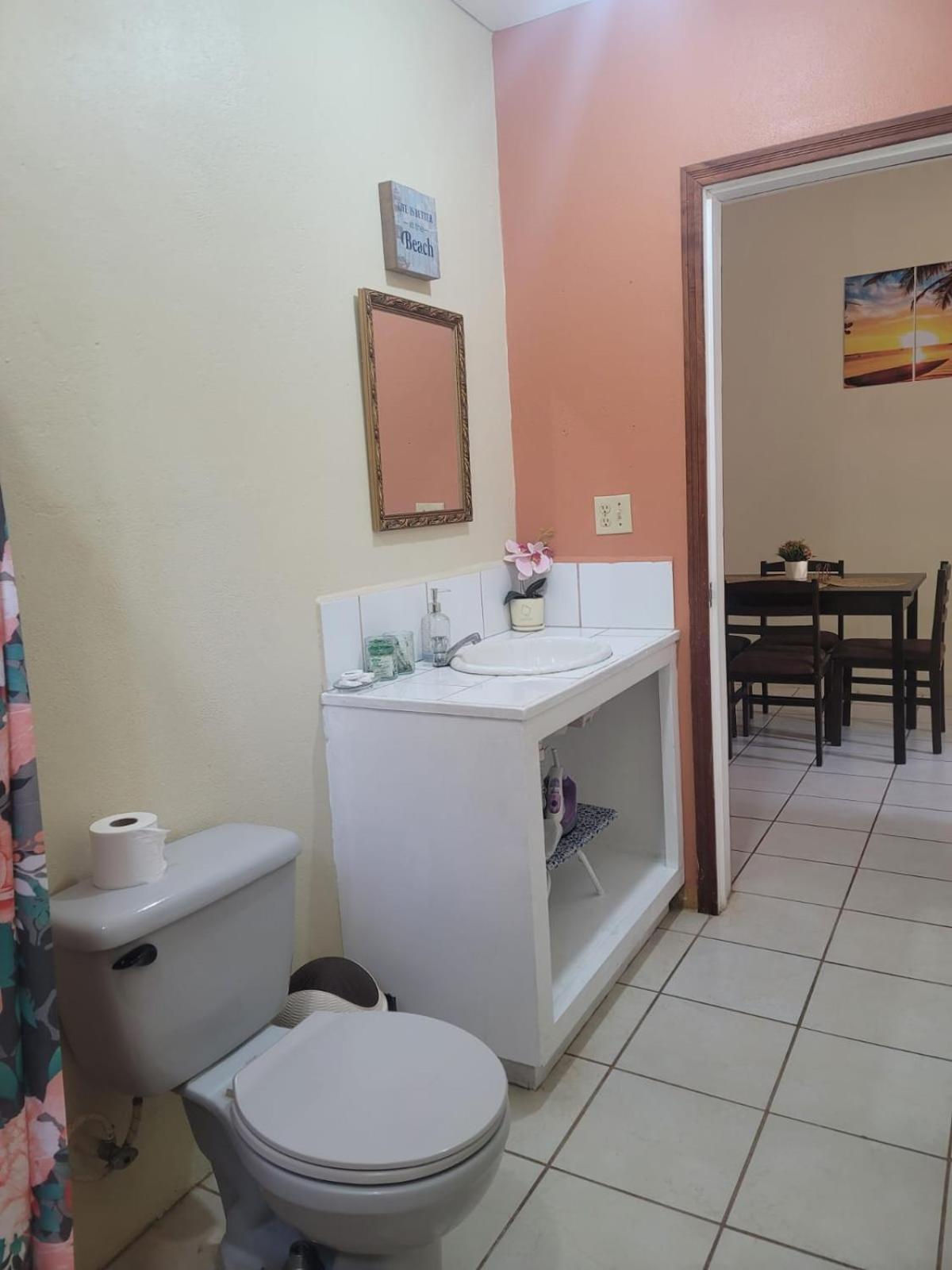 B Aparts Hotel Coxen Hole Kültér fotó