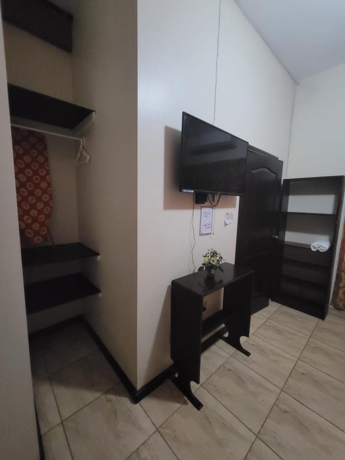 B Aparts Hotel Coxen Hole Kültér fotó