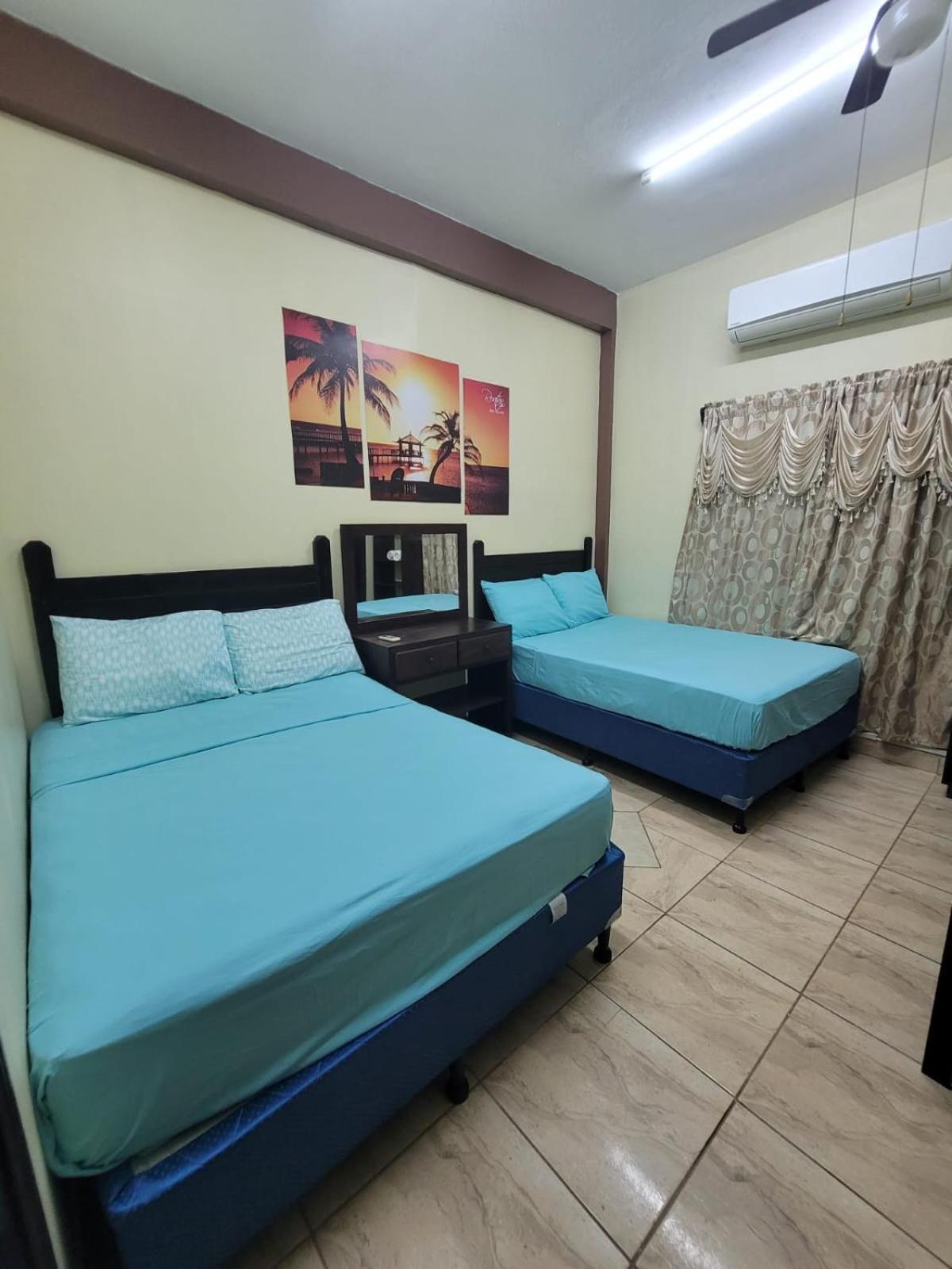 B Aparts Hotel Coxen Hole Kültér fotó