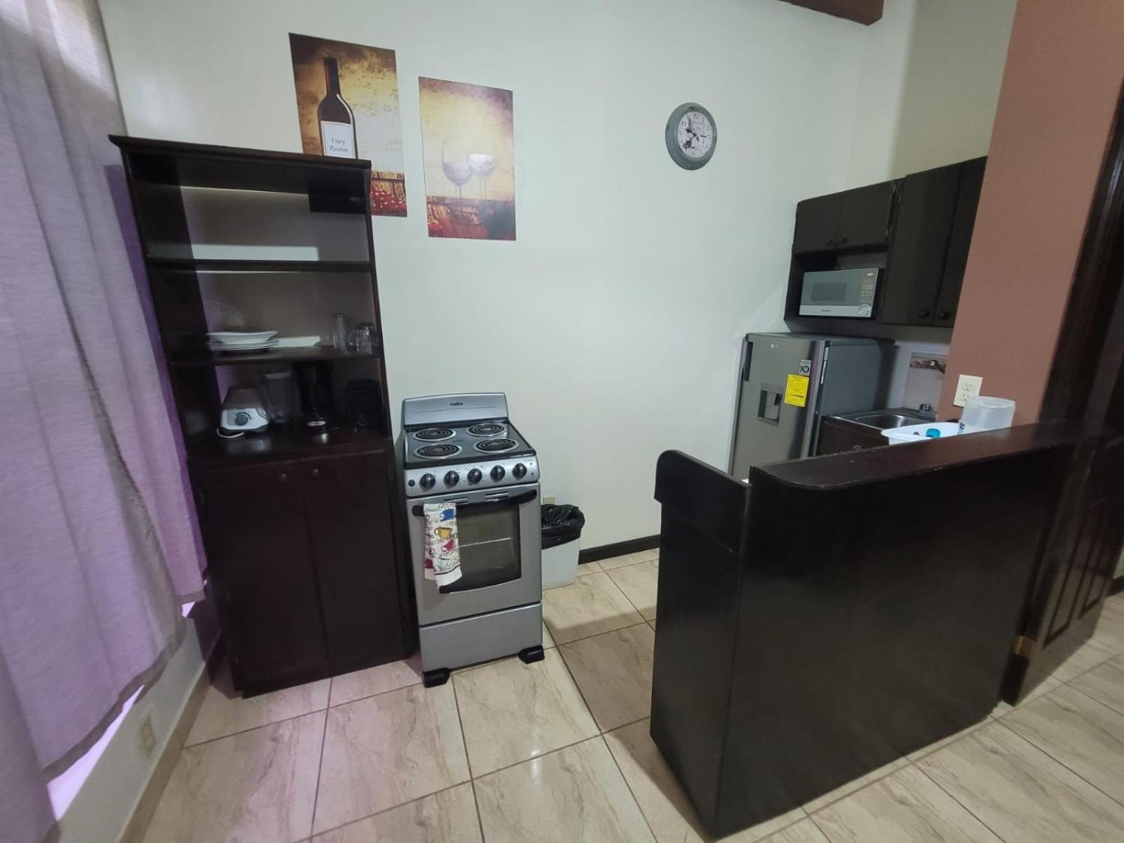 B Aparts Hotel Coxen Hole Kültér fotó